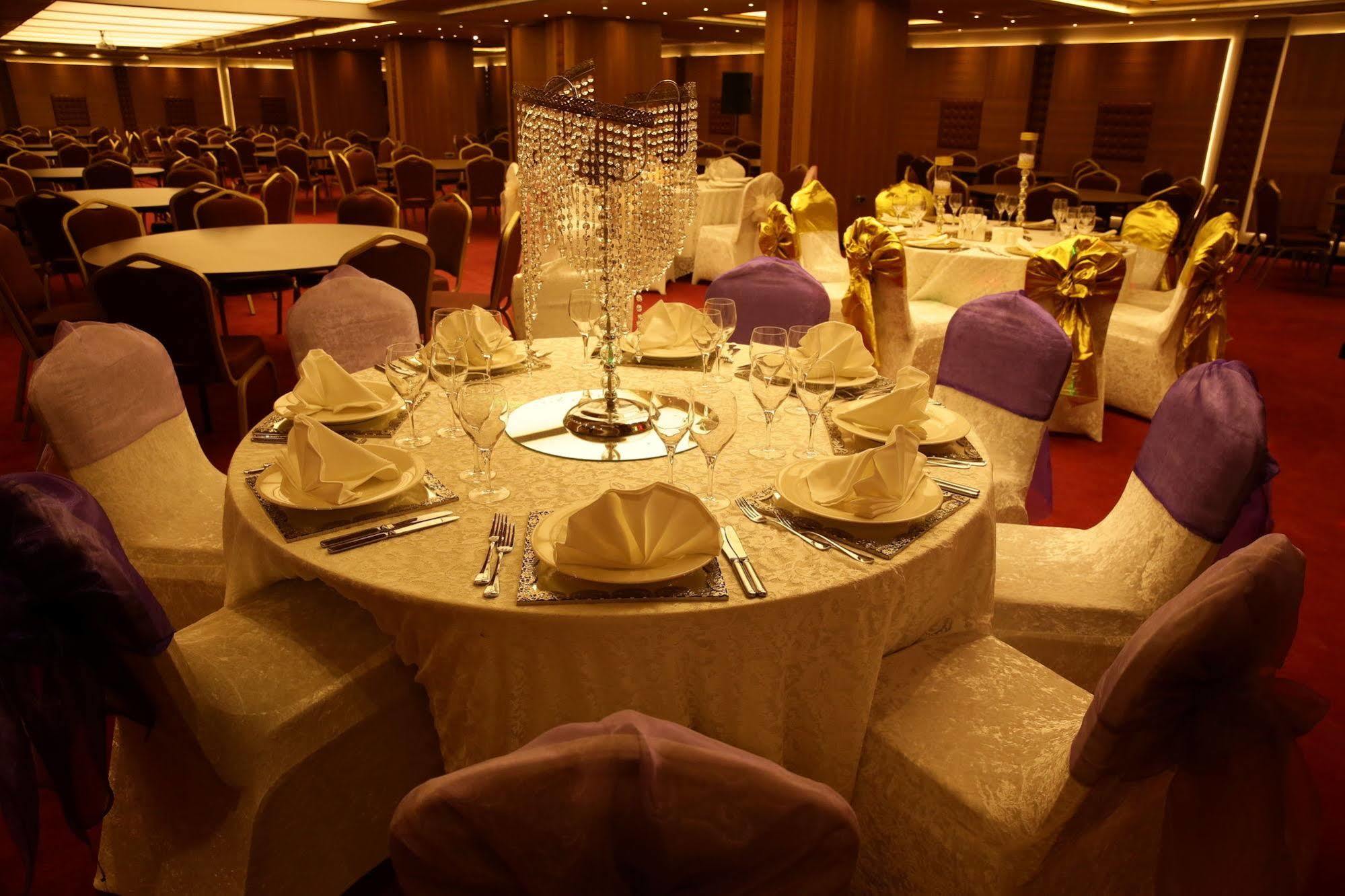Atasehir Palace Hotel & Conference Istanbul Eksteriør billede
